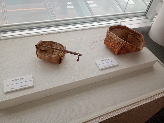 白樺樹皮の容器